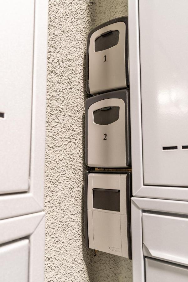Brand New Studio Apartment #21 With Free Secure Parking In The Center Πράγα Εξωτερικό φωτογραφία