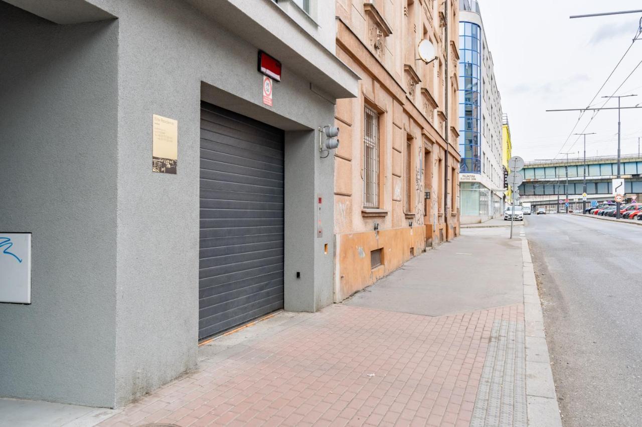 Brand New Studio Apartment #21 With Free Secure Parking In The Center Πράγα Εξωτερικό φωτογραφία